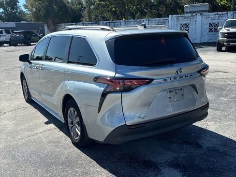 Used 2022 Toyota Sienna LE AWD/4WD image 5
