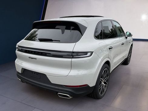 Used 2024 Porsche Cayenne image 5