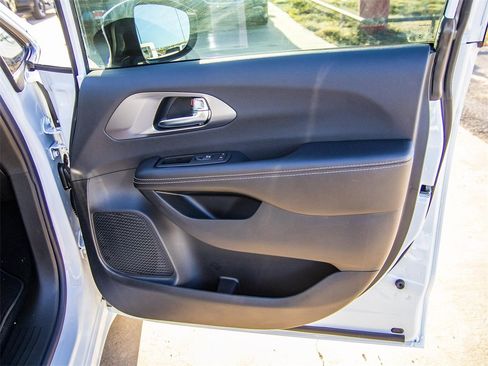 New 2026 Chrysler Pacifica Select w/ S Appearance Package image 19