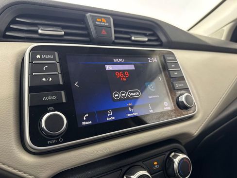 Used 2022 Nissan Versa SV image 20