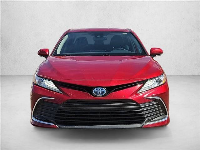 Used 2022 Toyota Camry XLE FWD image 2