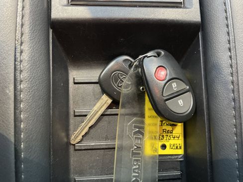 Used 2016 Toyota Tundra Limited image 42