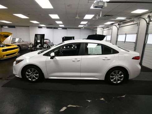 Used 2023 Toyota Corolla LE FWD image 5