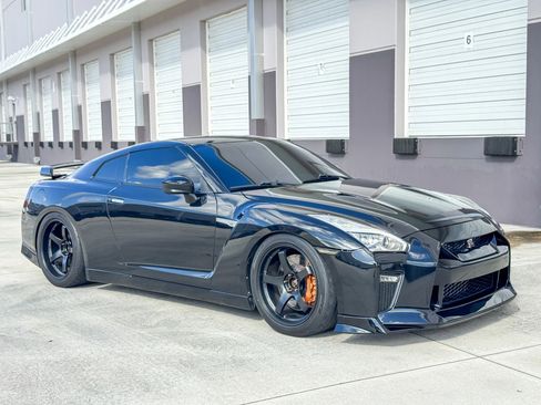 Used 2012 Nissan GT-R Premium image 9