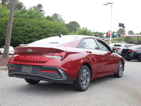 Used 2024 Hyundai Elantra SEL FWD image 5