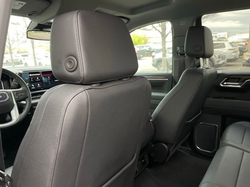 Used 2025 GMC Sierra 1500 SLT image 27