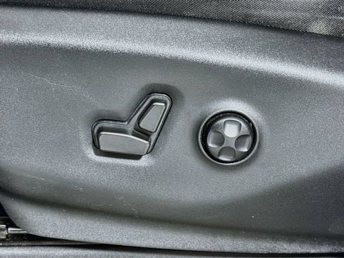 Used 2022 Chrysler Pacifica Touring-L FWD image 19