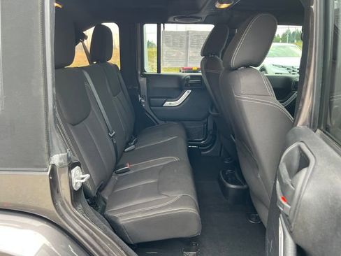 Used 2014 Jeep Wrangler Unlimited Sahara w/ Connectivity Group AWD/4WD image 10
