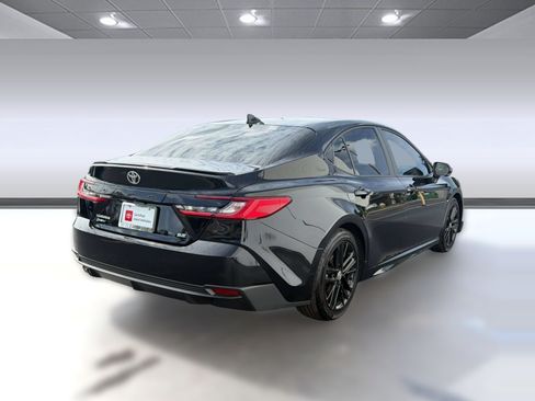Used 2025 Toyota Camry SE FWD image 8