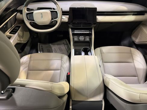 Used 2025 Lincoln Nautilus Premier AWD/4WD image 22