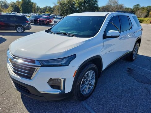 Used 2022 Chevrolet Traverse LT image 2