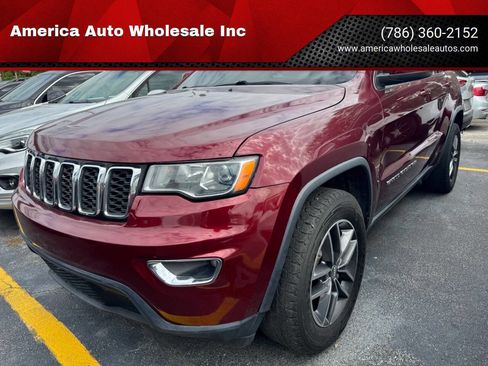 Used 2018 Jeep Grand Cherokee Laredo image 1