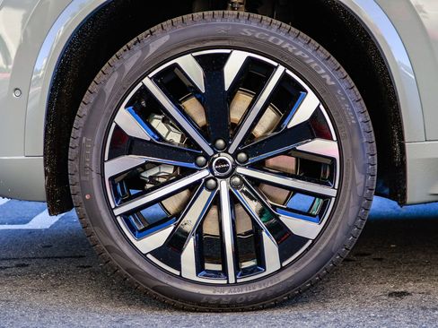 New 2026 Volvo XC90 T8 Ultra w/ Protection Package Premier AWD/4WD image 9