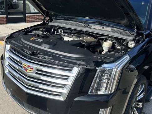 Used 2020 Cadillac Escalade ESV Platinum image 45