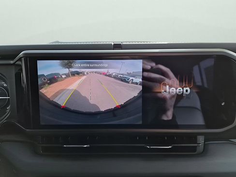 Used 2024 Jeep Wrangler Unlimited Sahara image 43