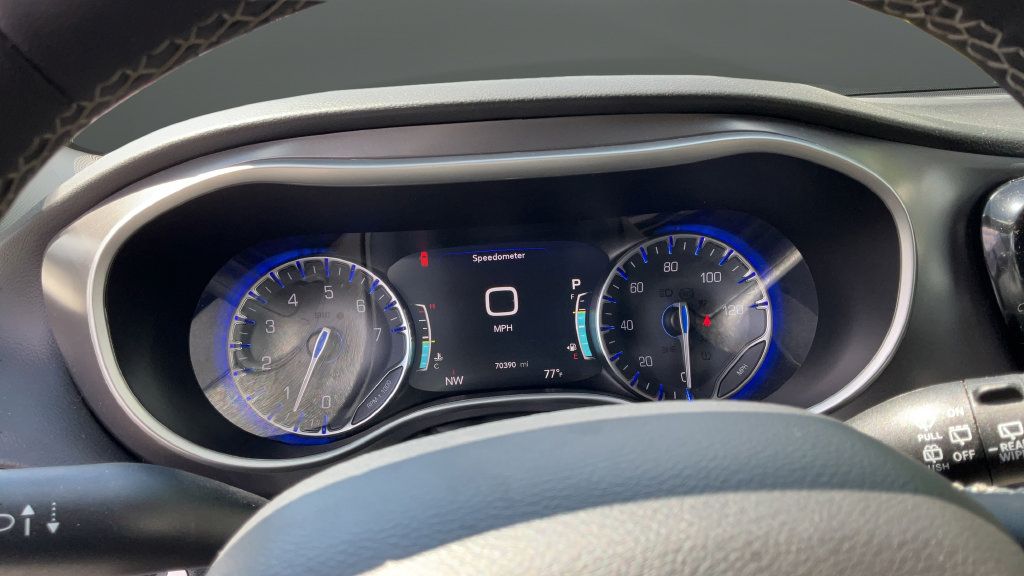 Used 2024 Chrysler Pacifica Touring-L FWD image 18