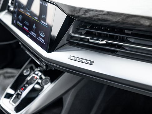 Certified 2025 Audi Q4 e-tron Premium Plus w/ Premium Plus AWD/4WD image 9