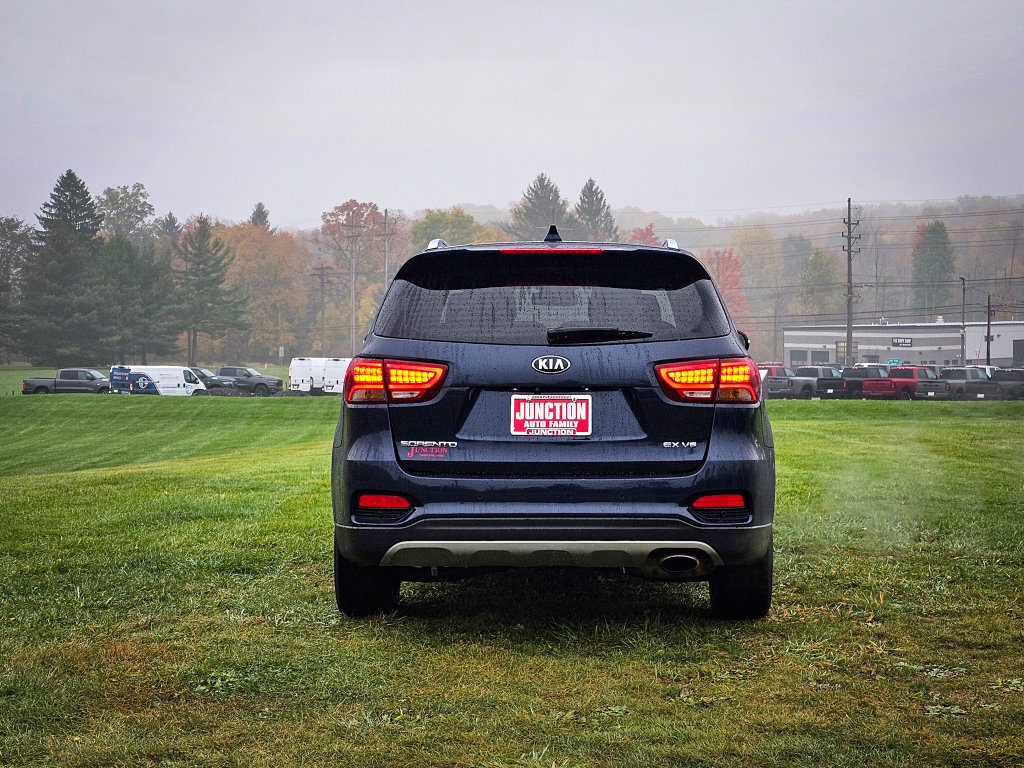 Used 2019 Kia Sorento EX w/ EX Touring Package FWD image 4