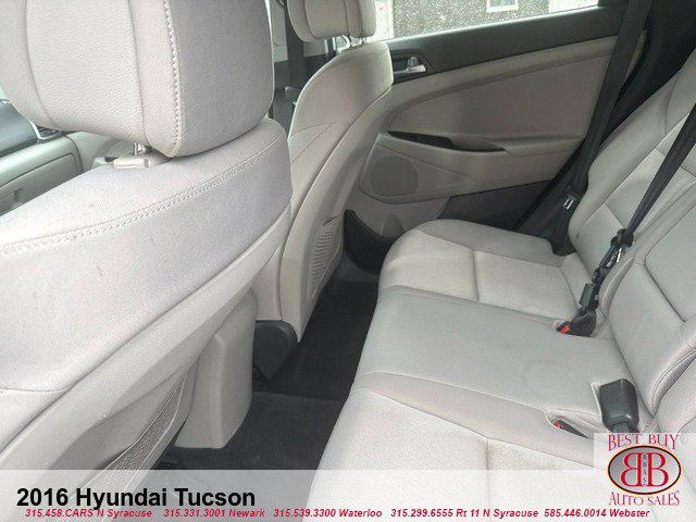 Used 2016 Hyundai Tucson SE w/ Option Group 02 FWD image 9