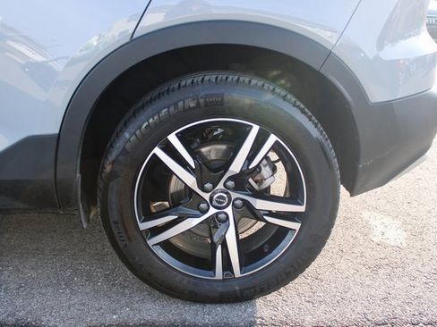 Used 2025 Volvo XC40 B5 Core image 37