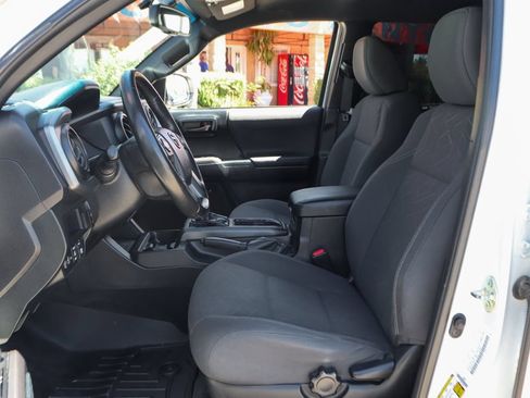 Used 2017 Toyota Tacoma TRD Sport w/ Tow Package (A/T) AWD/4WD image 18