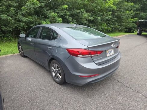 Used 2017 Hyundai Elantra SE FWD image 2