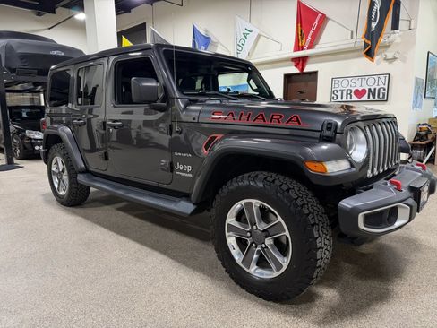 Used 2020 Jeep Wrangler Unlimited Sahara w/ Uconnect 4C Nav & Sound Group AWD/4WD image 14
