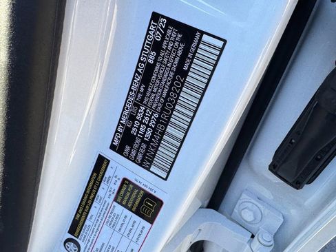 Used 2024 Mercedes-Benz GLC 300 4MATIC image 23