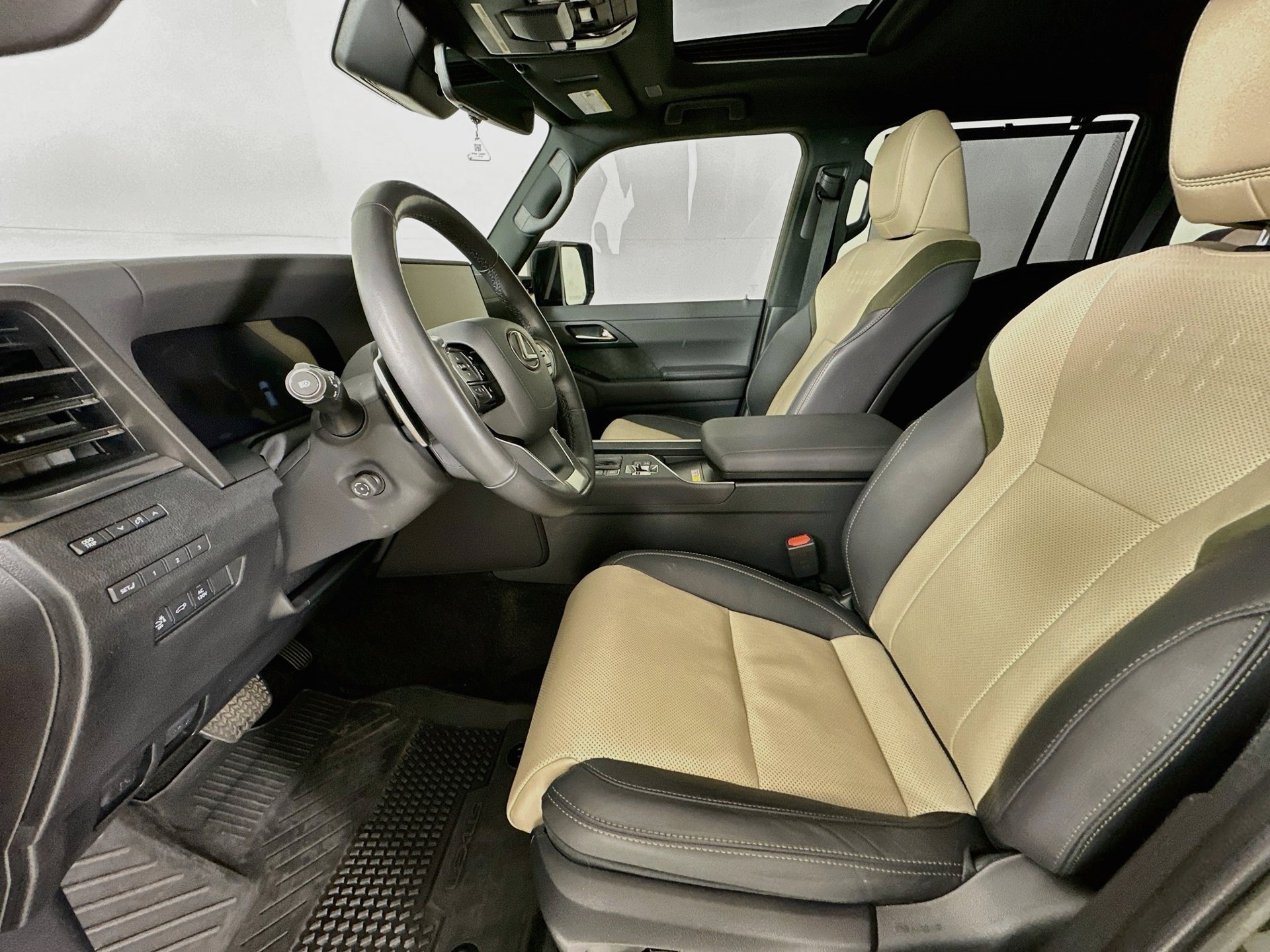 Used 2024 Lexus GX 550 AWD/4WD image 23