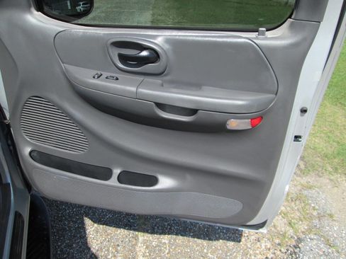 Used 2002 Ford F150 XLT RWD image 42