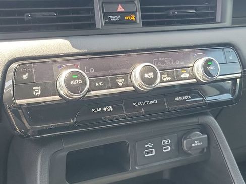 Used 2025 Honda Pilot Touring image 26