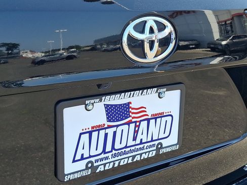Used 2023 Toyota Highlander XLE AWD/4WD image 30
