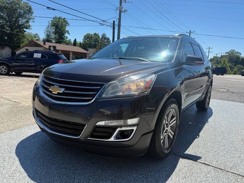 Used 2017 Chevrolet Traverse LT AWD/4WD image 2