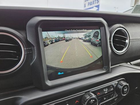 Used 2023 Jeep Wrangler Unlimited Sahara w/ Cold Weather Group image 26