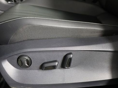 Used 2023 Volkswagen Tiguan SE FWD image 24