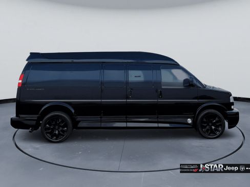 Used 2024 GMC Savana 2500 Extended w/ Driver Convenience Package RWD image 4