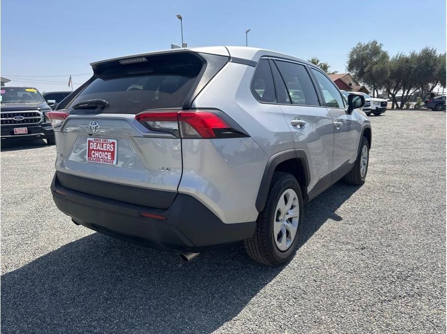Used 2022 Toyota RAV4 LE FWD image 5
