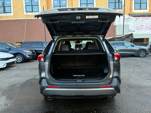 Used 2019 Toyota RAV4 Limited w/ Advanced Technology Package image 10