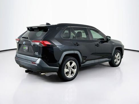 Used 2021 Toyota RAV4 XLE Premium AWD/4WD image 9