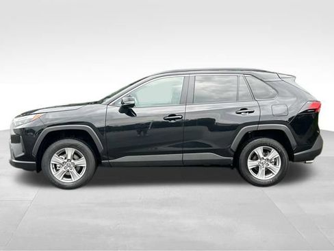 Used 2025 Toyota RAV4 XLE AWD/4WD image 2