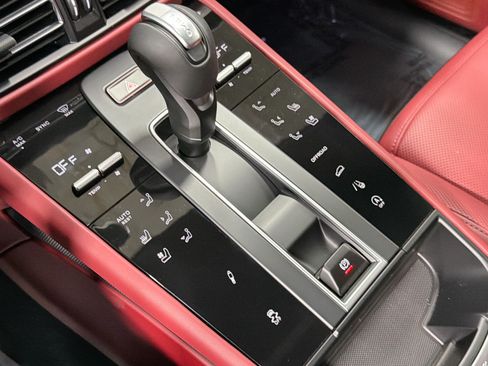 Certified 2026 Porsche Macan Turbo AWD/4WD image 28
