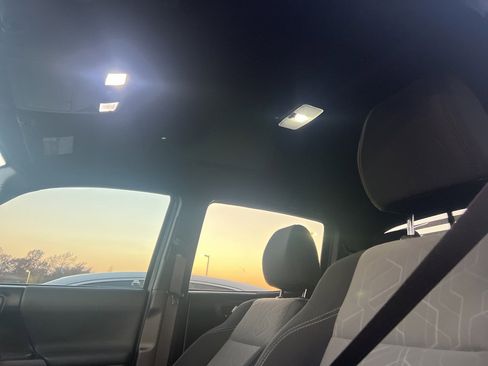 Used 2021 Toyota Tacoma TRD Sport image 11