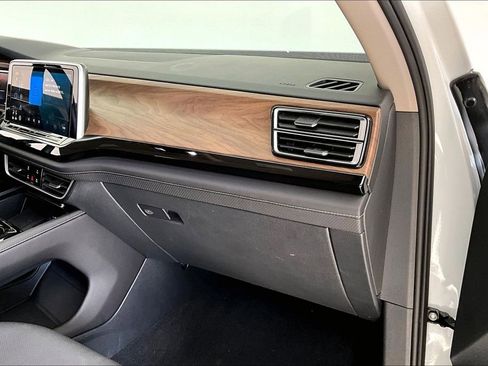 Used 2025 Volkswagen Atlas SE image 20