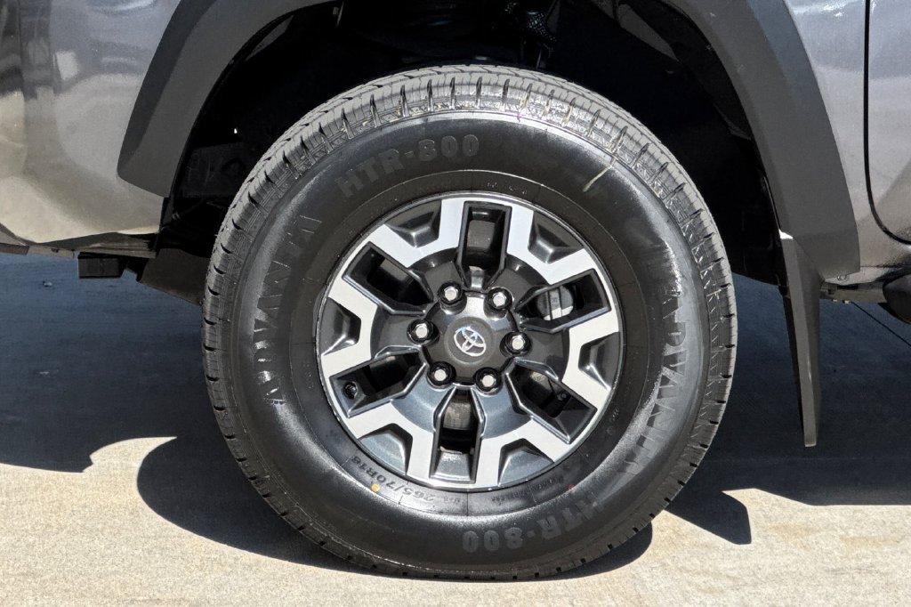 Used 2022 Toyota Tacoma TRD Off-Road AWD/4WD image 30
