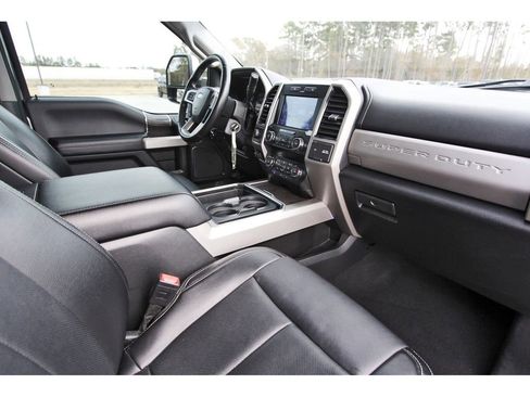 Used 2021 Ford F350 Lariat w/ Chrome Package image 27