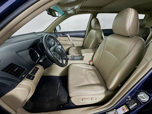 Used 2012 Toyota Highlander SE w/ Tow Pkg image 10