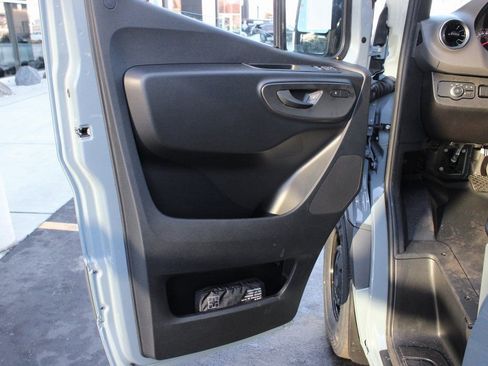 Used 2026 Mercedes-Benz Sprinter 2500 image 9