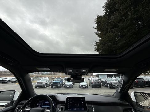 Used 2023 Chevrolet Suburban LT w/ LT Signature Package image 24