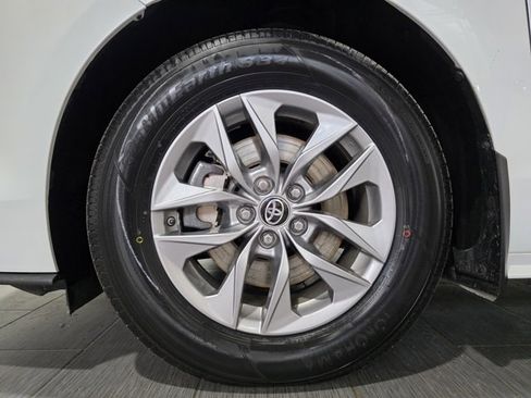 Used 2023 Toyota Sienna XLE w/ XLE Plus Package image 23