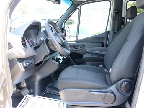 Used 2025 Mercedes-Benz Sprinter 2500 image 11